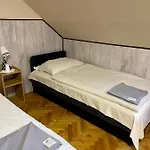 Muskatli Panzio Es Etterem Újhartyán