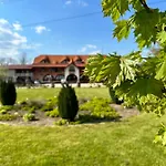 Muskátli Panzió és étterem * Újhartyán