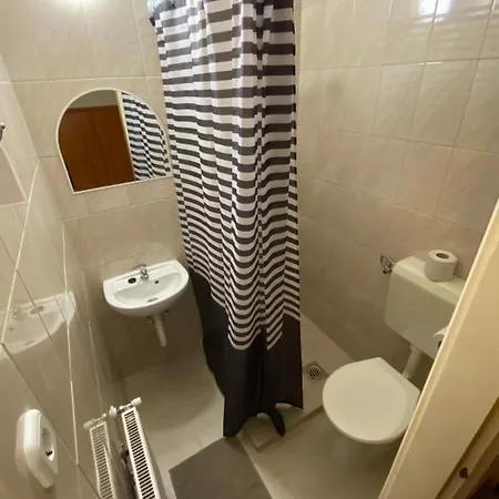 Muskátli Panzió és étterem Újhartyán