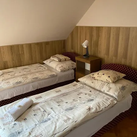 Muskatli Panzio Es Etterem * Újhartyán