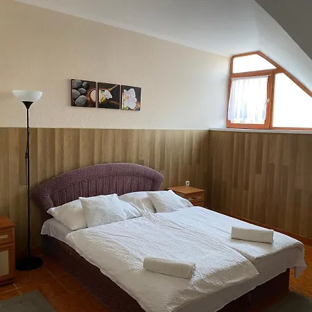 汽车旅馆 Muskatli Panzio Es Etterem