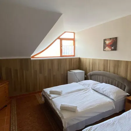 Muskatli Panzio Es Etterem * Újhartyán