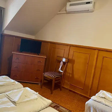 Muskatli Panzio Es Etterem * Újhartyán