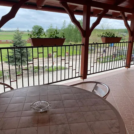 Muskatli Panzio Es Etterem Motel *