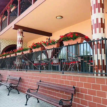 Muskatli Panzio Es Etterem Motel Újhartyán