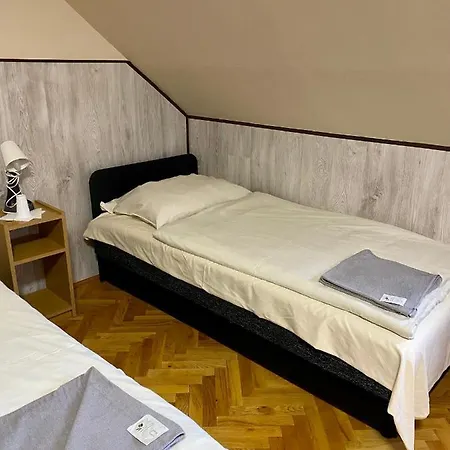 Muskátli Panzió és étterem Újhartyán