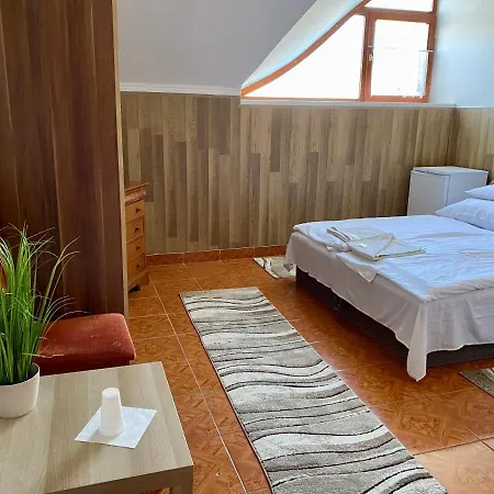 Muskatli Panzio Es Etterem Motel *