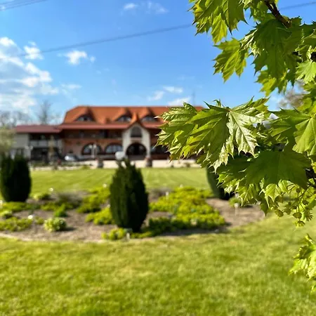 Muskátli Panzió és étterem * Újhartyán