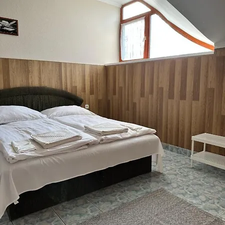 Muskatli Panzio Es Etterem Motel Újhartyán
