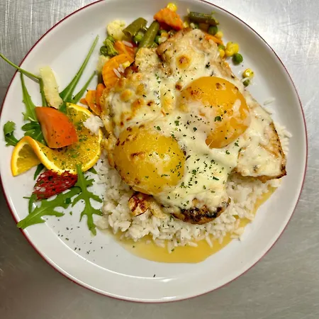 Muskatli Panzio Es Etterem Motel Újhartyán