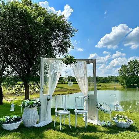 Muskatli Panzio Es Etterem * Újhartyán