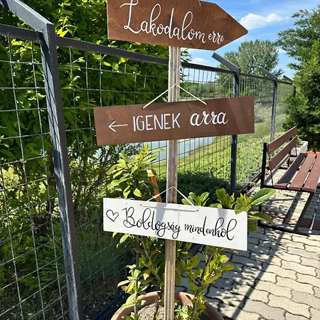 Muskatli Panzio Es Etterem Motel *