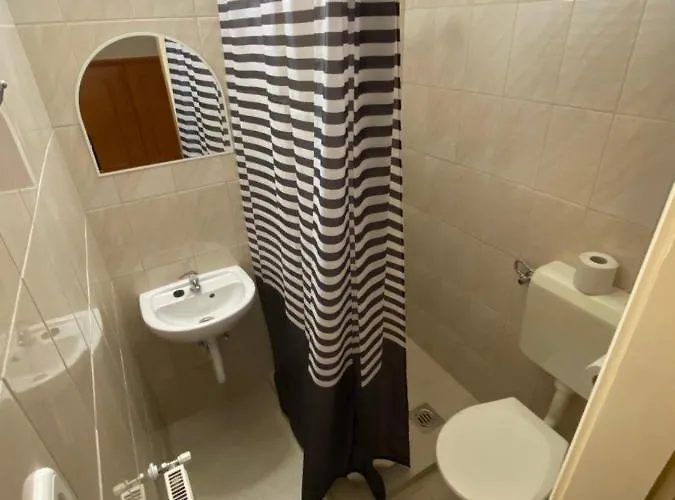 Muskatli Panzio Es Etterem Újhartyán