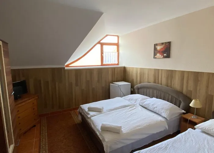 Muskatli Panzio Es Etterem * Újhartyán