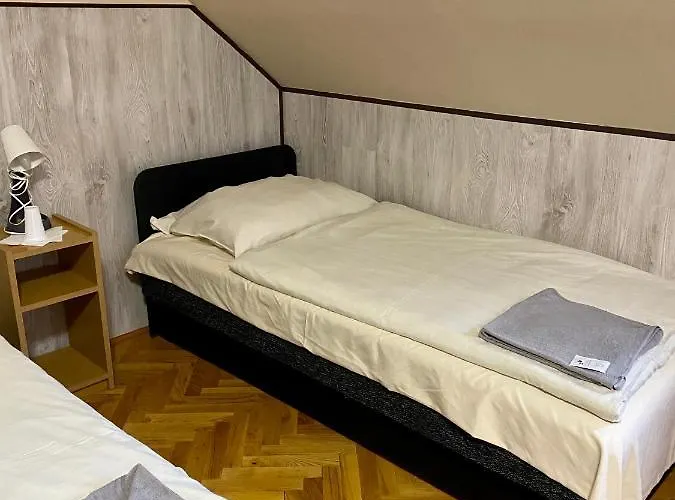 Muskátli Panzió és étterem Újhartyán