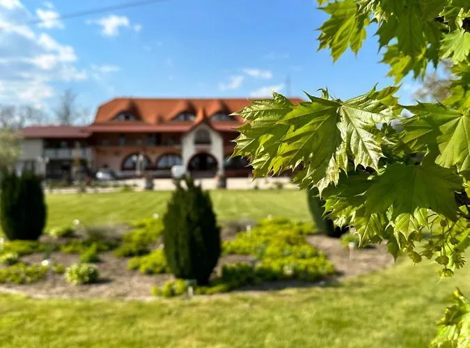 Muskátli Panzió és étterem * Újhartyán