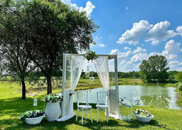 Muskatli Panzio Es Etterem * Újhartyán