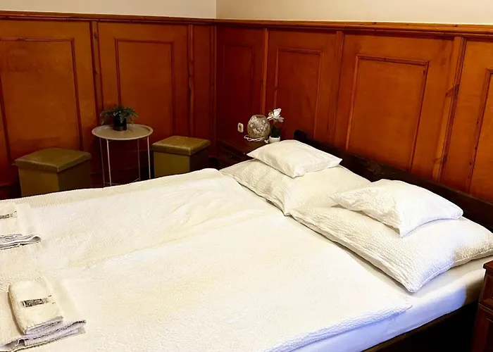 Muskatli Panzio Es Etterem * Újhartyán